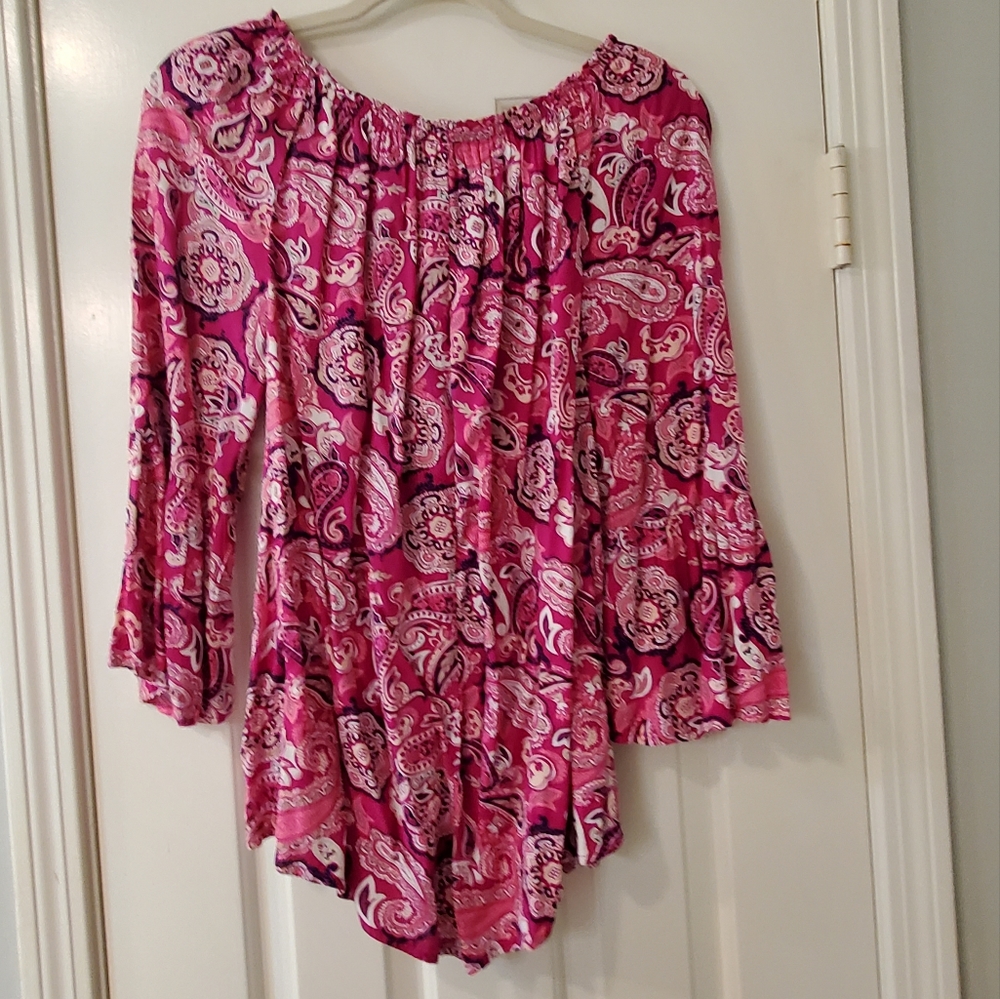 Cute top with bell sleves by New Directions, size S.